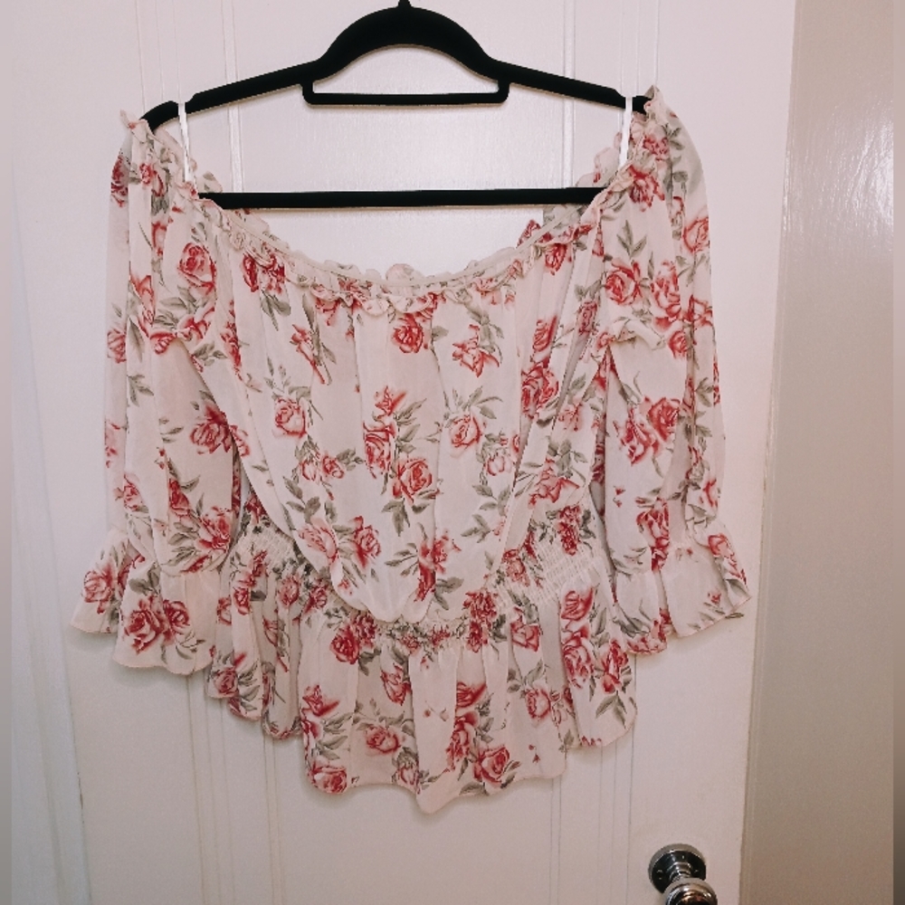 Floral Off-shoulder Flowy crop top Shein